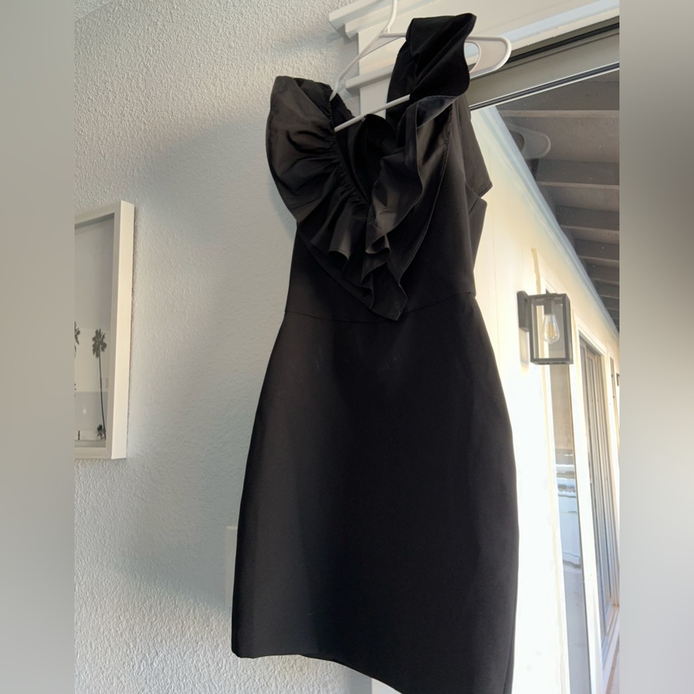 Brand new Brand new huge discount on this black dress from BCBGMAXAZRIA. Size 2